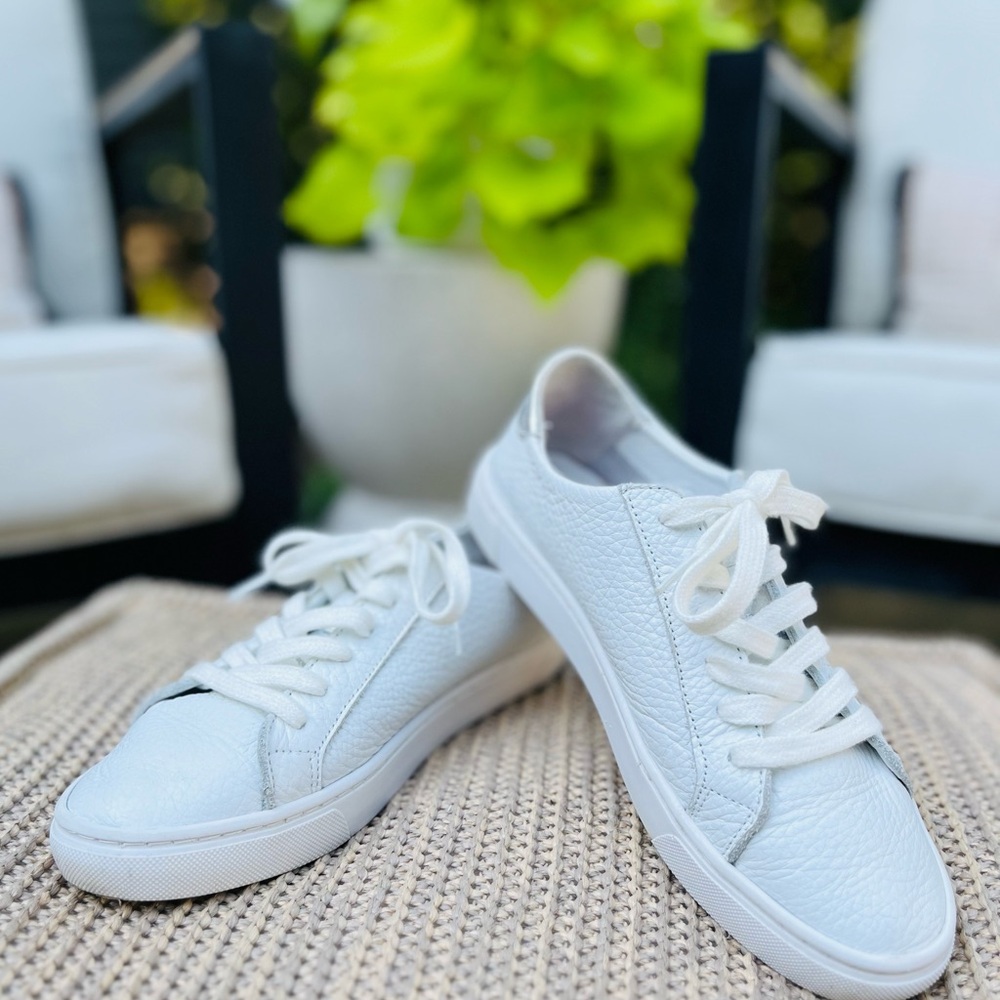 AQUA Women’s Sneakers Size 6